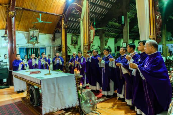 Thánh lễ cầu nguyện cho cố An-na Nguyễn Thị Nhụ, thân mẫu cha Giu-se Nghi Thạch Ngọc Vàng